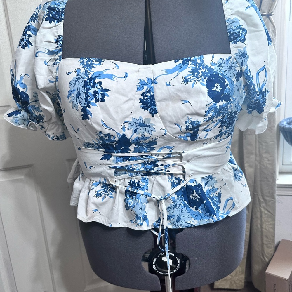 NWOT Cider White and Blue Puff Sleeve Blouse with Tie Front